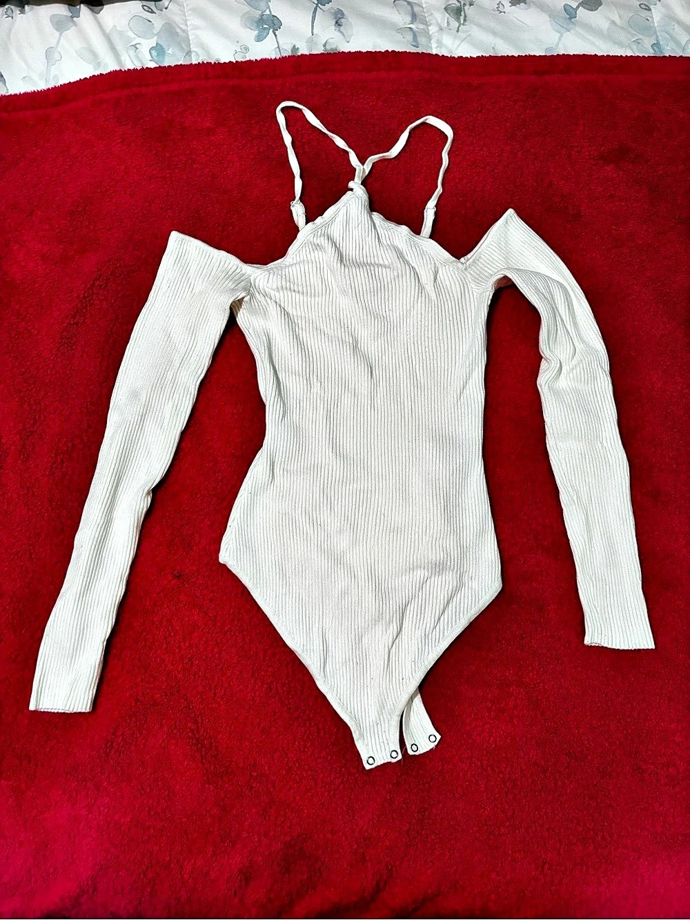 Abercrombie & Fitch Ribbed Cold-Shoulder Halter Long Sleeve Bodysuit White-Mediu